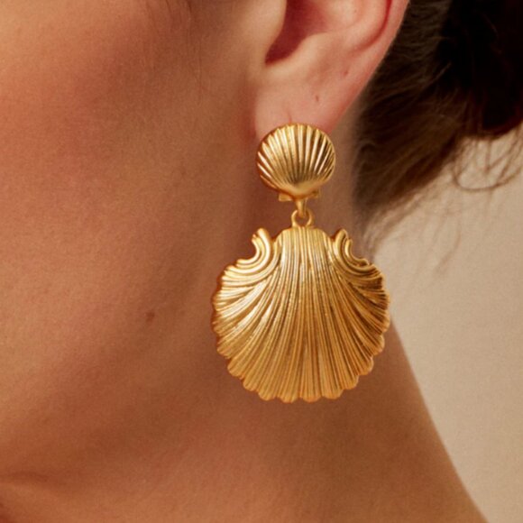 COMMENSE Gold Shell Drop Earrings - Picture 2 of 3